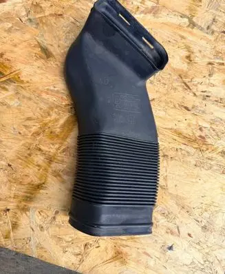 Audi A4 S4 B7 8E 8H Air intake duct part 8D0129617E