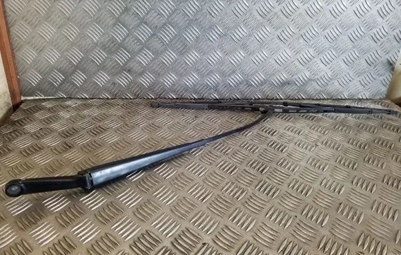 Opel Zafira A Front wiper blade arm 90582557