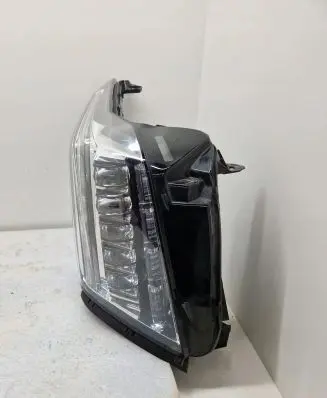 Cadillac Escalade Headlight/headlamp 23304389