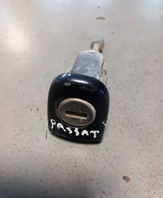 Volkswagen PASSAT B5 Front door lock (next to the handle) 3B0837167