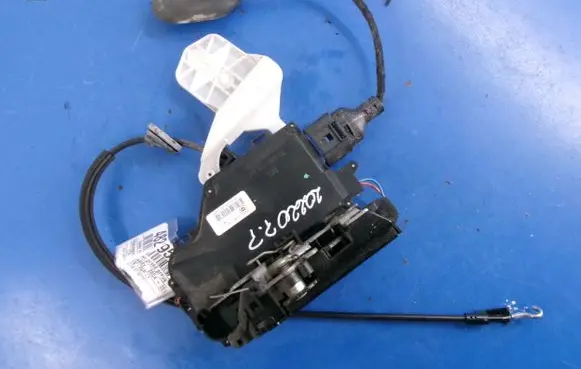 Volkswagen Caddy Front door lock 3D1837016AC