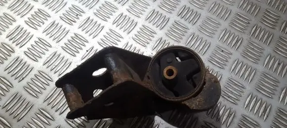 Nissan Almera Engine mount bracket