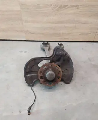 Mercedes-Benz E C207 W207 Front wheel hub