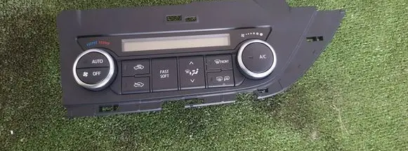 Toyota Auris E180 Climate control unit 75F542