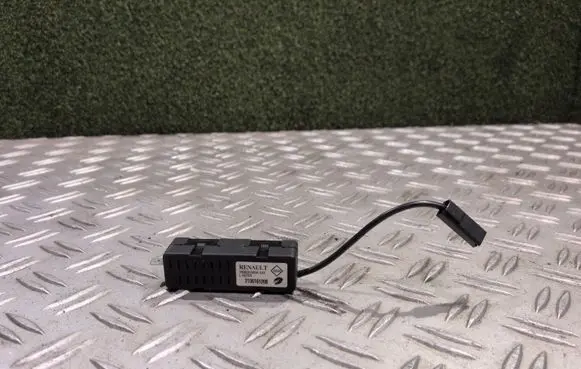 Renault Arkana Aerial antenna amplifier 283635565R 2106161208