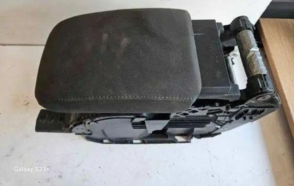 Volkswagen Golf V Armrest 1K5864251B