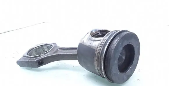 BMW 5 G30 G31 Piston with connecting rod