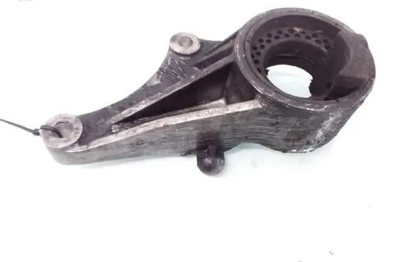Opel Astra H Engine mounting bracket