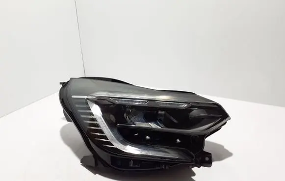 Renault Captur II Headlight/headlamp 260106767R