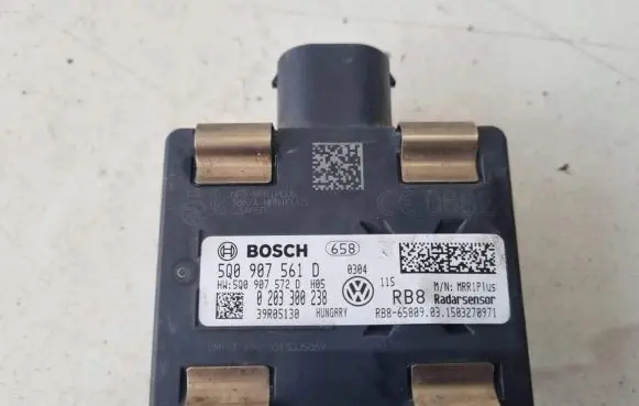 Volkswagen Golf VII Distronic sensor radar 5Q0907561D