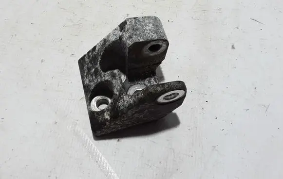 Volvo V40 Engine mounting bracket 31359644