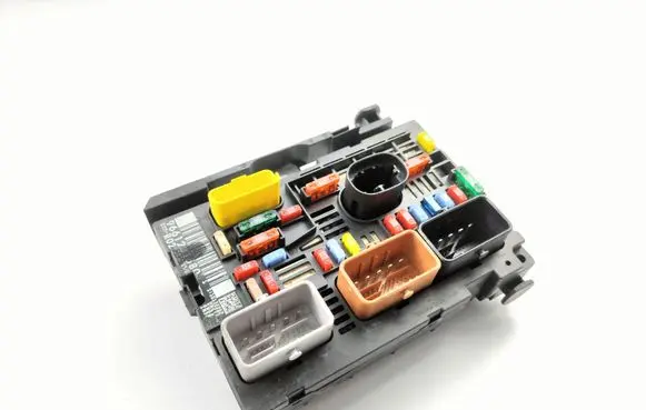 Peugeot 407 Fuse module 9661281580