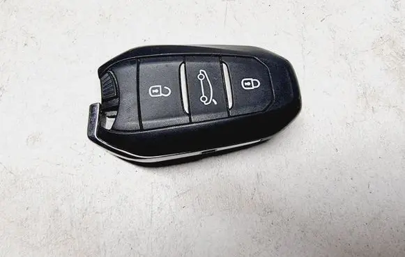 Peugeot 5008 II Ignition key/card 98105588ZD