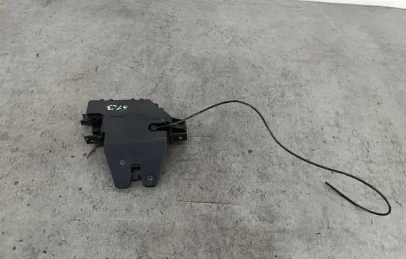 BMW 1 E81 E87 Tailgate lock latch 8196401