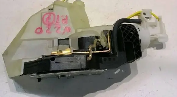 Mercedes-Benz S W220 Rear door lock 2207305835