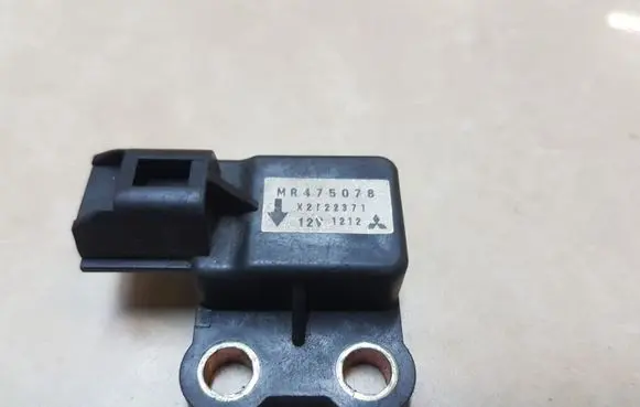 Mitsubishi Pajero Sport I Airbag deployment crash/impact sensor MR475078