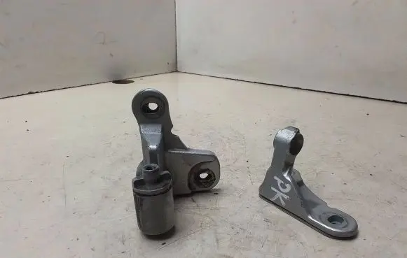 Mercedes-Benz B W245 Front door upper hinge