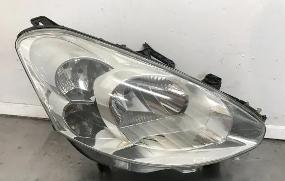 Peugeot Partner Headlight/headlamp 9677202180
