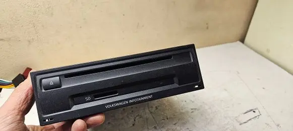 Volkswagen Golf VII Radio/CD/DVD/GPS head unit 5G0035820A CQSV24F2AE MIB1