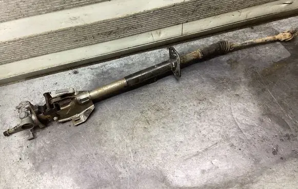 Opel Frontera A Steering wheel axle 337184