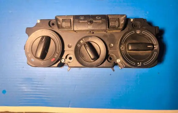 Skoda Octavia Mk2 (1Z) Interior fan control switch 1Z0820047M