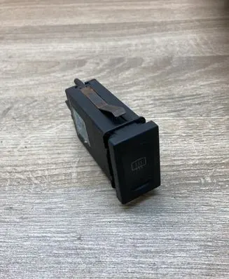 Volkswagen PASSAT B5 Windscreen/window heater switch 3B0959621B