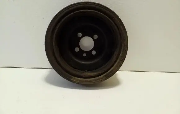 Volkswagen Amarok Crankshaft pulley 038105243M