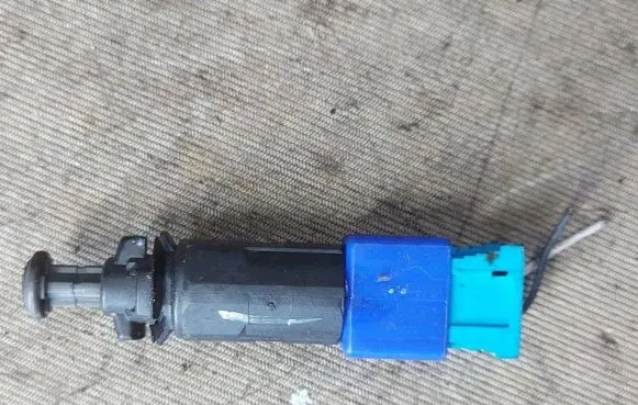 Renault Espace - Grand espace IV Brake pedal sensor switch 110895