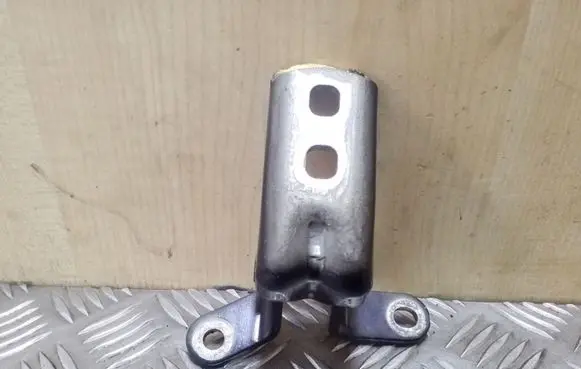 Opel Astra J Front door lower hinge 