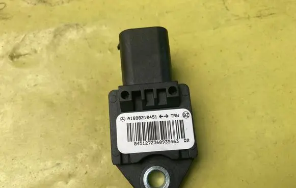 Mercedes-Benz B W245 Airbag deployment crash/impact sensor A1698210451