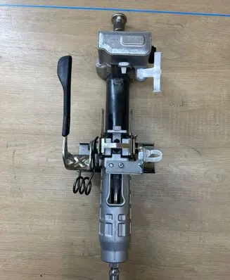 Steering wheel axle set