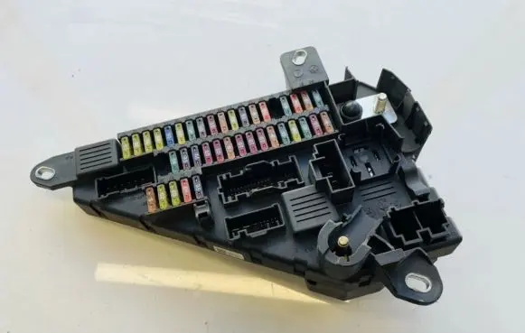 BMW 5 E60 E61 Fuse box set 6906618 51895604