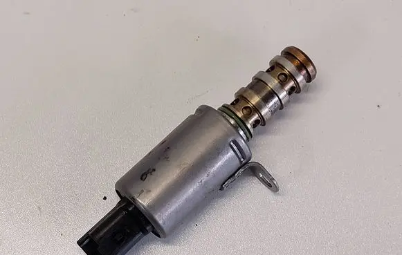 Peugeot 308 Camshaft vanos timing valve V760429280