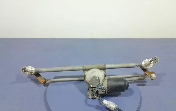 Suzuki Swift I Front wiper linkage and motor 