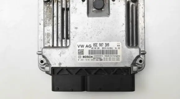 Volkswagen Golf VII Engine control unit/module 05E907309
