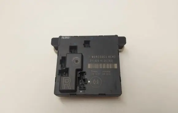 Mercedes-Benz E W211 Door control unit/module 2118201626