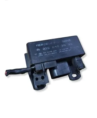 Mercedes-Benz E W211 Glow plug pre-heat relay 0255452832 899075000