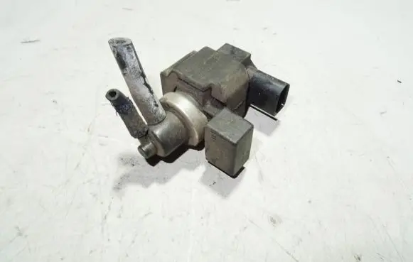 Audi A4 S4 B6 8E 8H Turbo solenoid valve 8E0906628