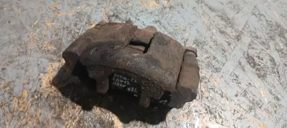 Toyota Avensis T270 Front brake caliper 
