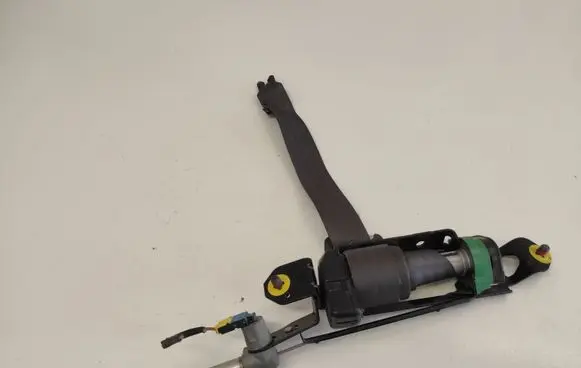 Volvo S60 Front seatbelt