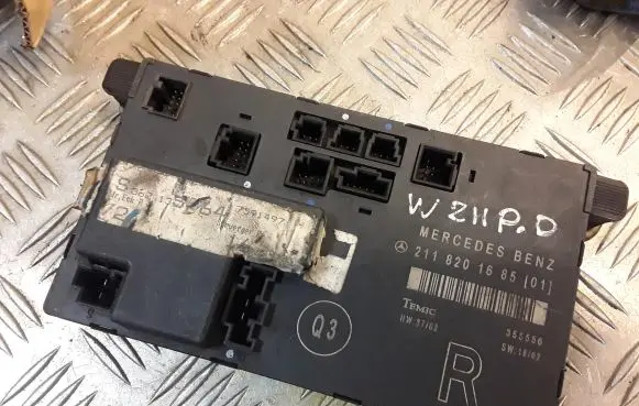 Mercedes-Benz E W211 Door control unit/module 2118201685 A2118201685
