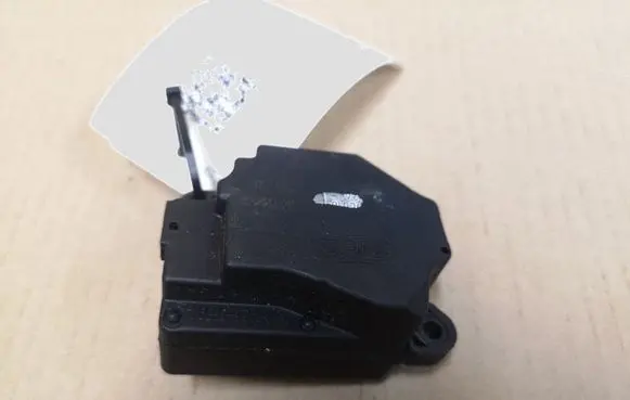 Volvo V50 Air flap motor/actuator 4N5H19E616