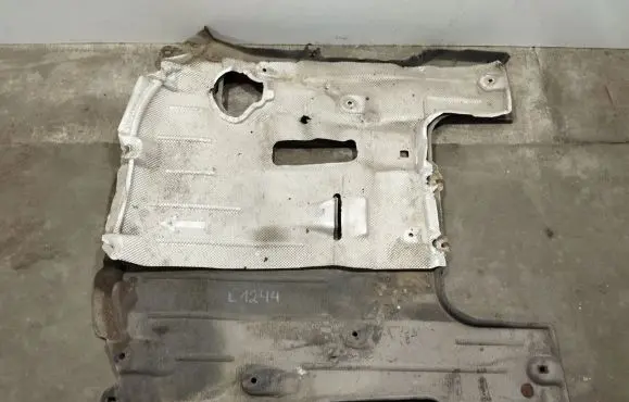 Chrysler Pacifica Engine splash shield/under tray