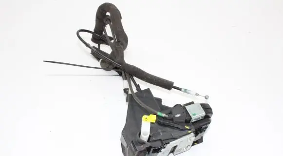 Nissan Juke I F15 Front door lock