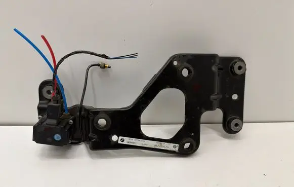 BMW X5 E70 Air suspension valve block 6775479 3722