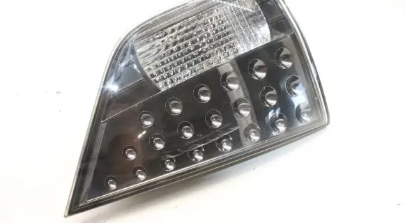 Mitsubishi Outlander Tailgate rear/tail lights