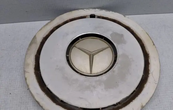 Mercedes-Benz E W124 R15 wheel hub/cap/trim 1244010424 7226310