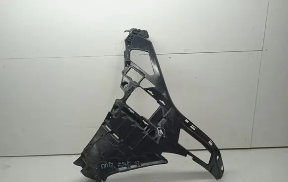 Mercedes-Benz EQE v295 Front bumper mounting bracket A2958854001
