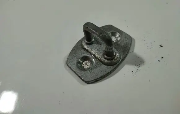 Toyota Avensis T250 Front door lock loop/hook striker 