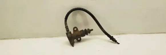 Subaru Outback Clutch slave cylinder 